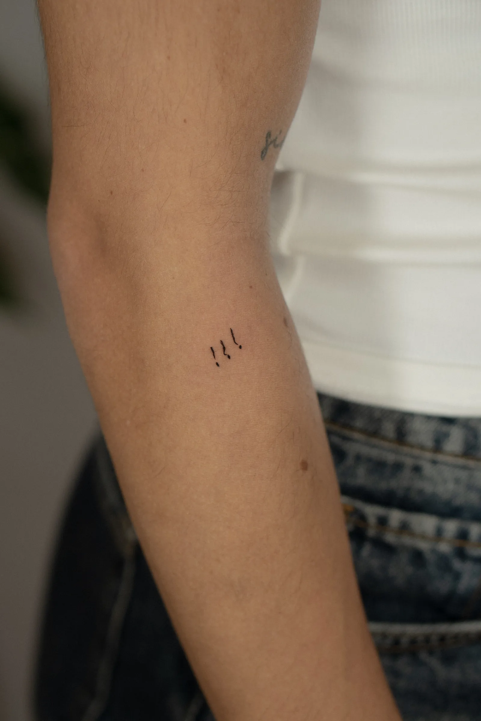 tatuaje fine line símbolo conceptual Maflex Santander
