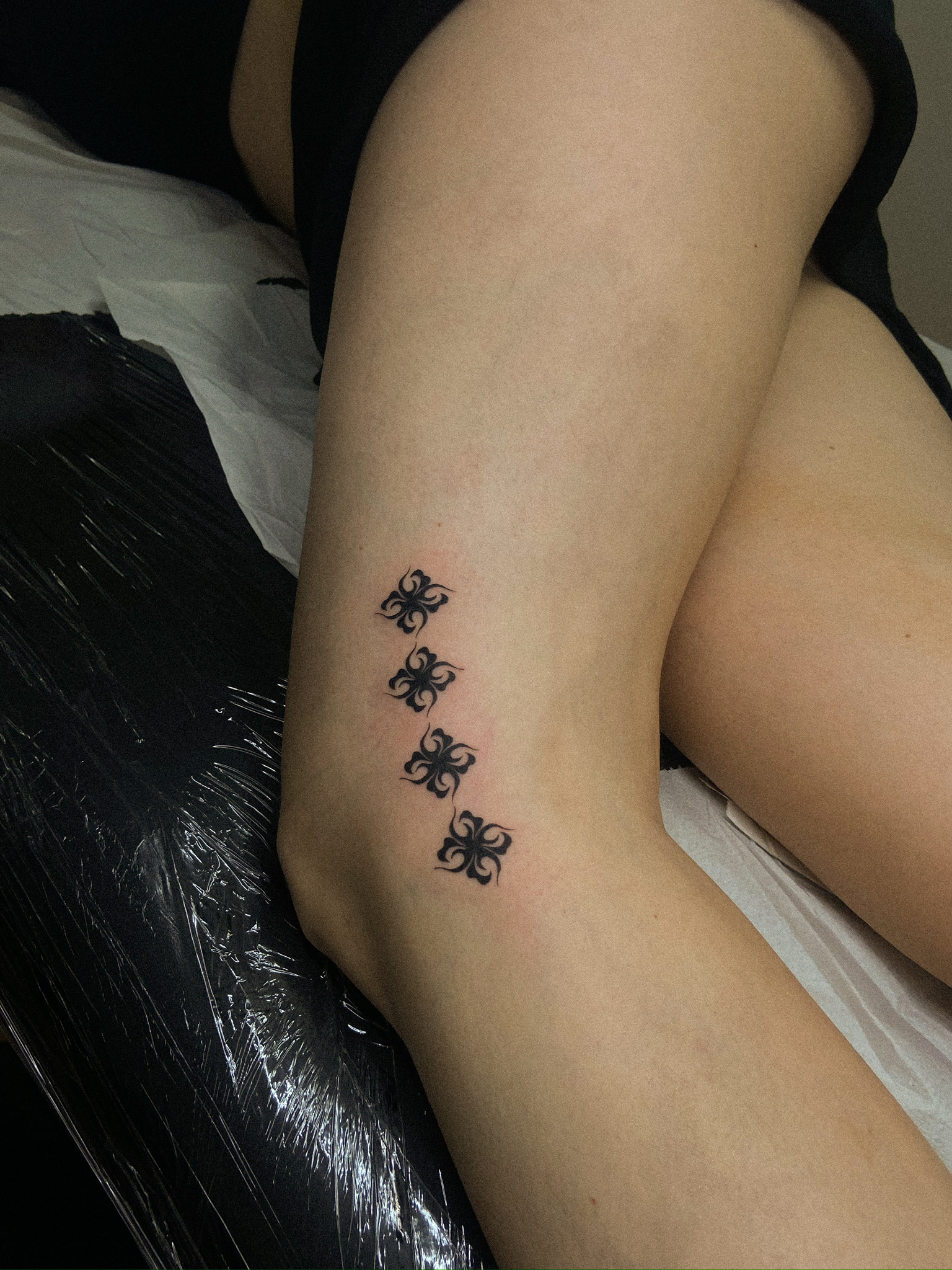 tatuaje fine line estrellas composición Maflex Santander