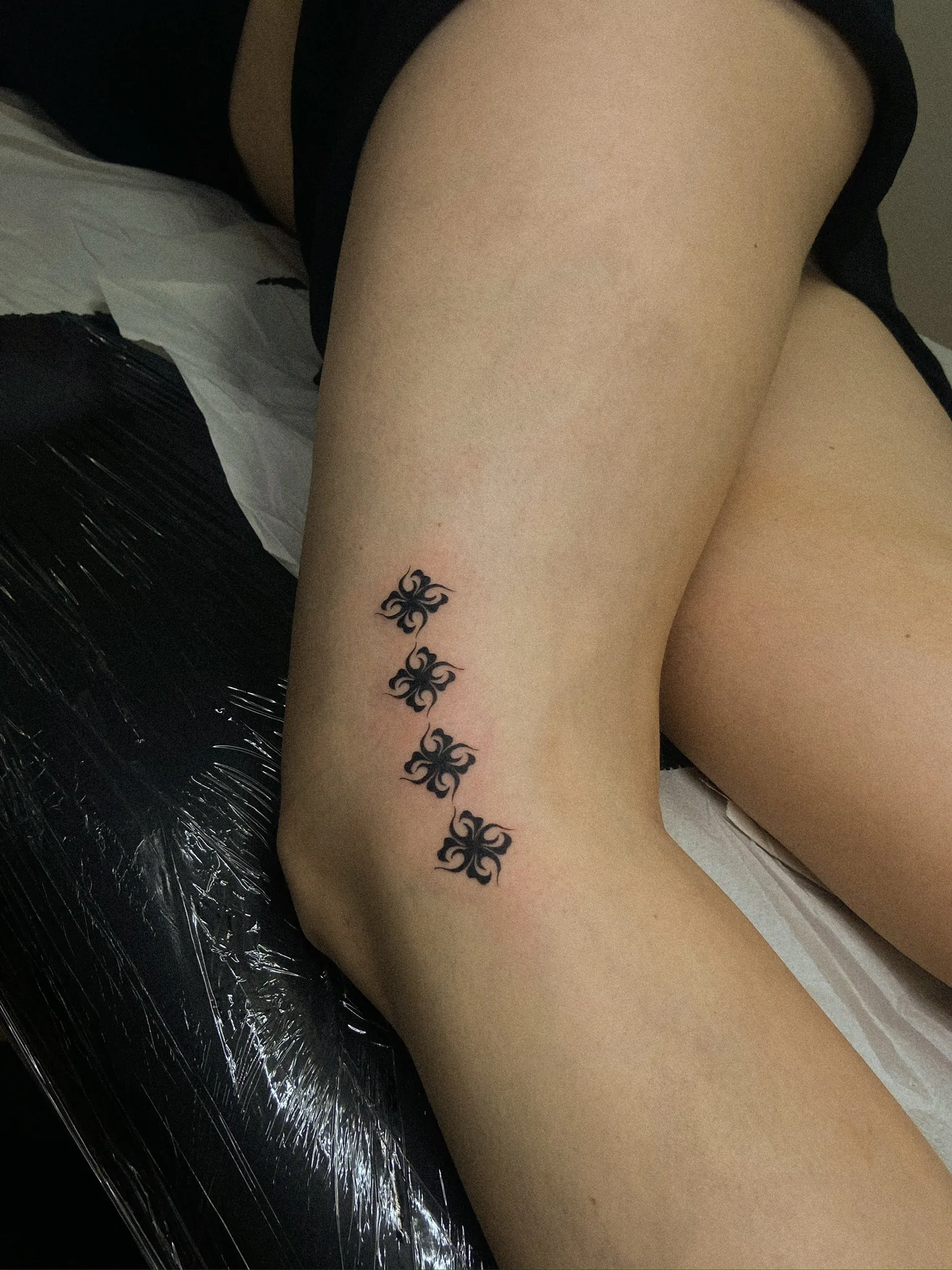 tatuaje fine line estrellas composición Maflex Santander