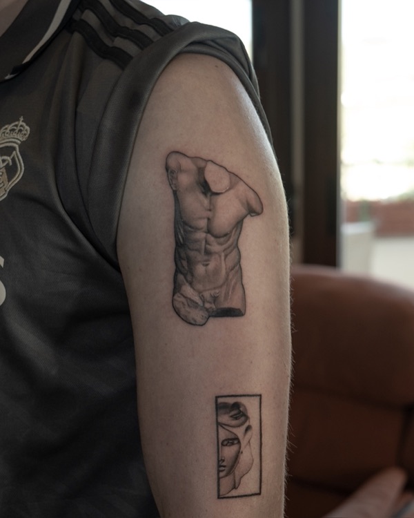 Tatuaje inside / concepto tatuado en brazo — fine line y microrealismo por Maflex, Santander